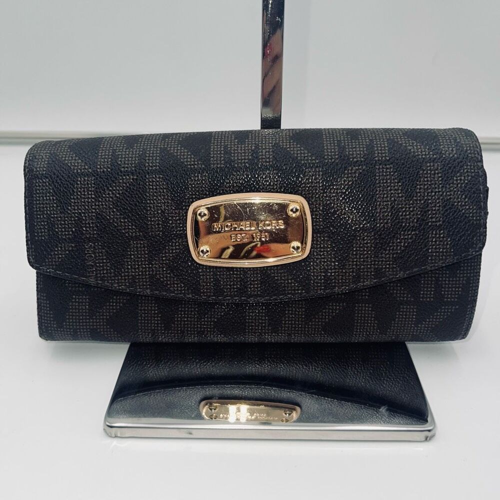 Michael Kors long Signature Snap Wallet